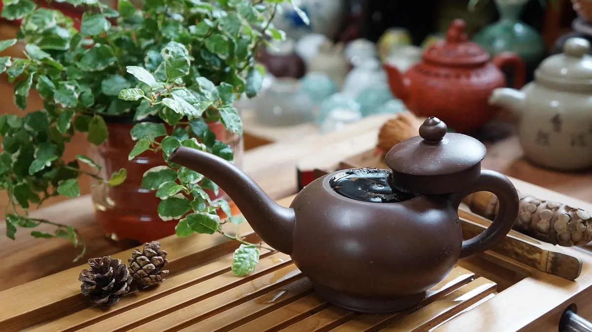 What Is a Yixing Teapot? Clay, Seasoning, and Brewing Explained